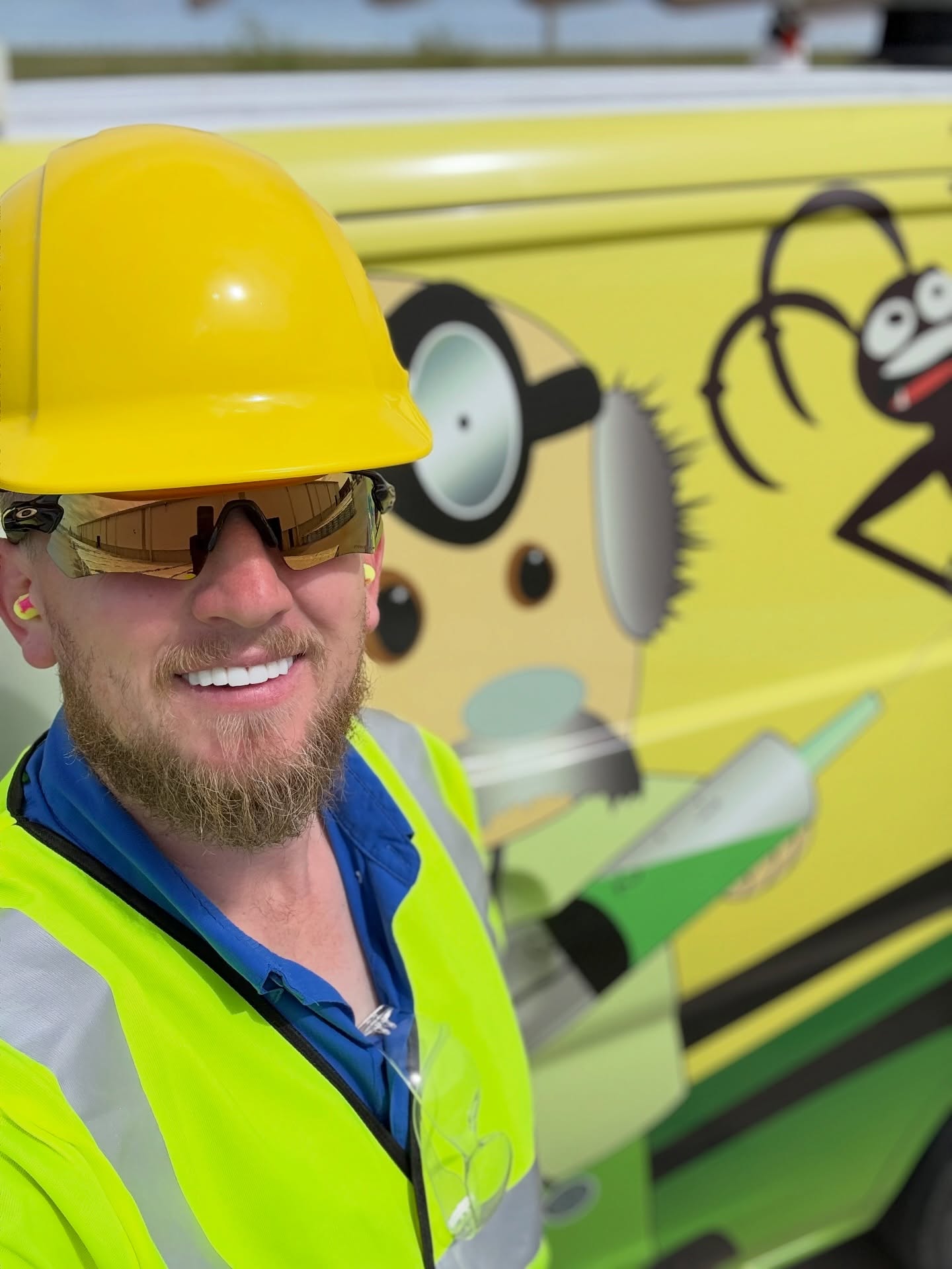 ☀️Just another day out in the field, catching a quick moment between stops.

This is what most days look like for our team..moving from one home to the next, staying on schedule, and still finding a reason to smile in between. It’s steady work, a lot of time on the road, and a focus on the small details that keep homes pest-free.

Grateful for our guys who show up and do it well every day. 🙌

