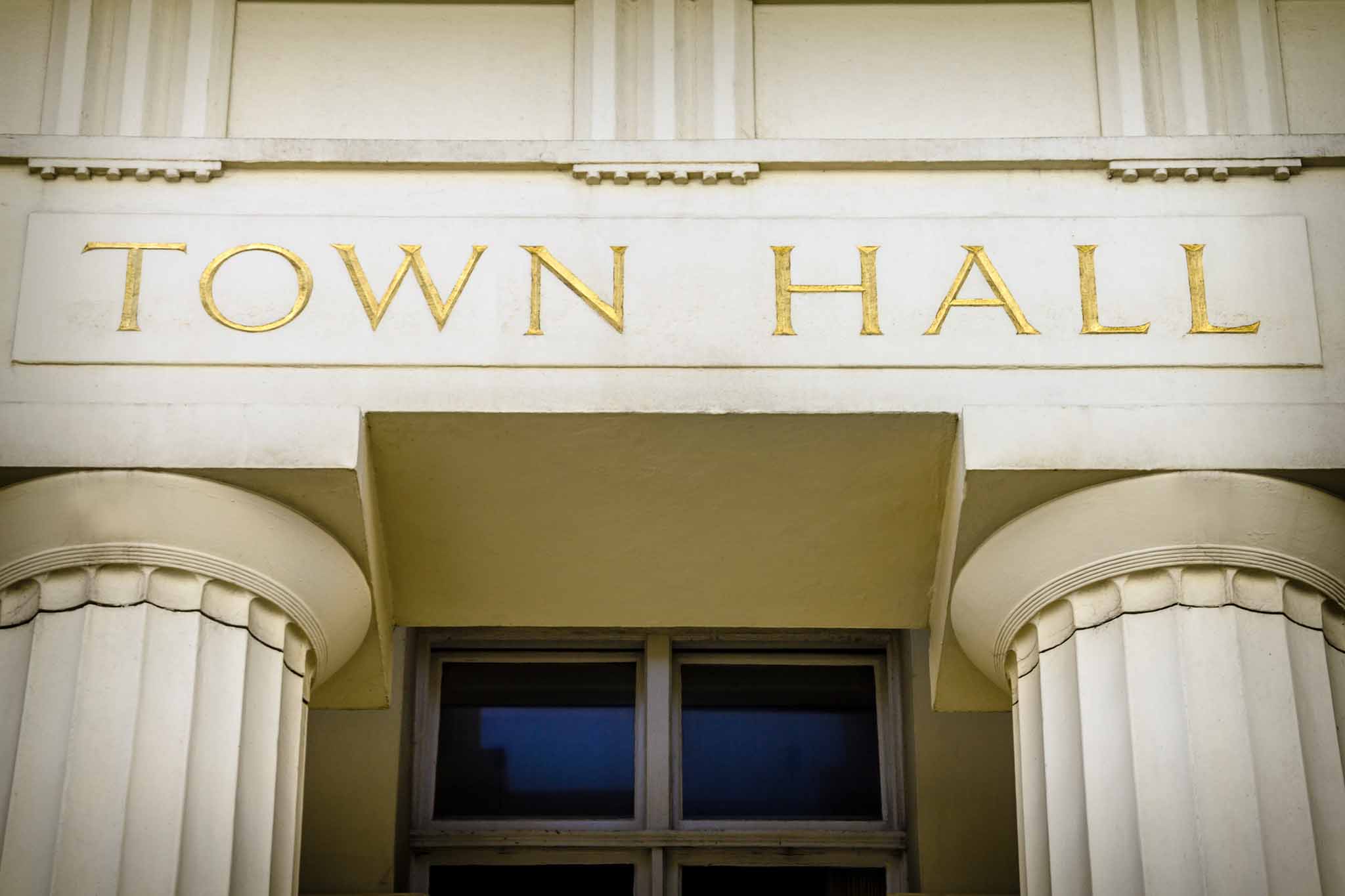 An image of a town hall government building.