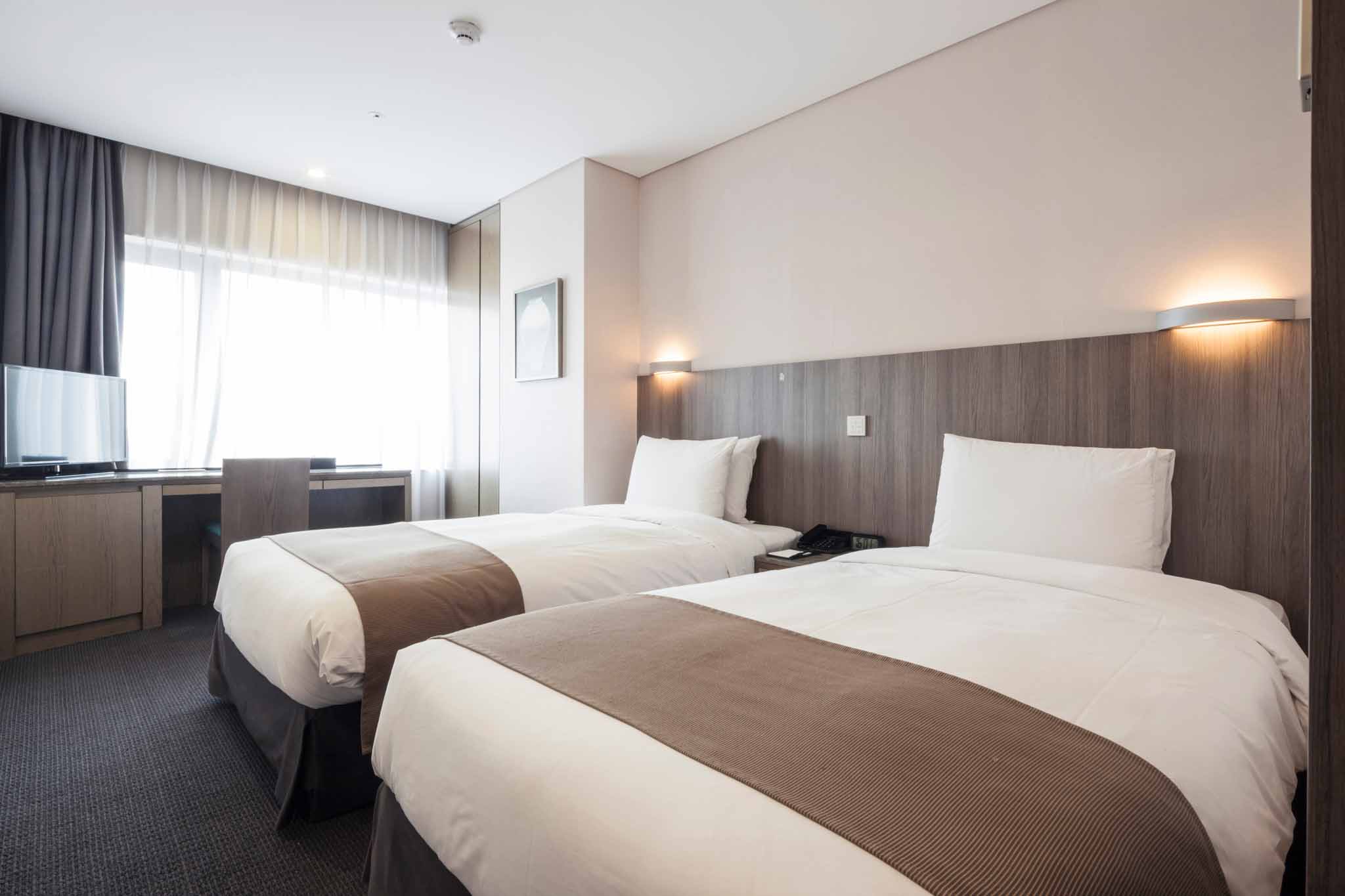 An image of a hospitality hotel room.