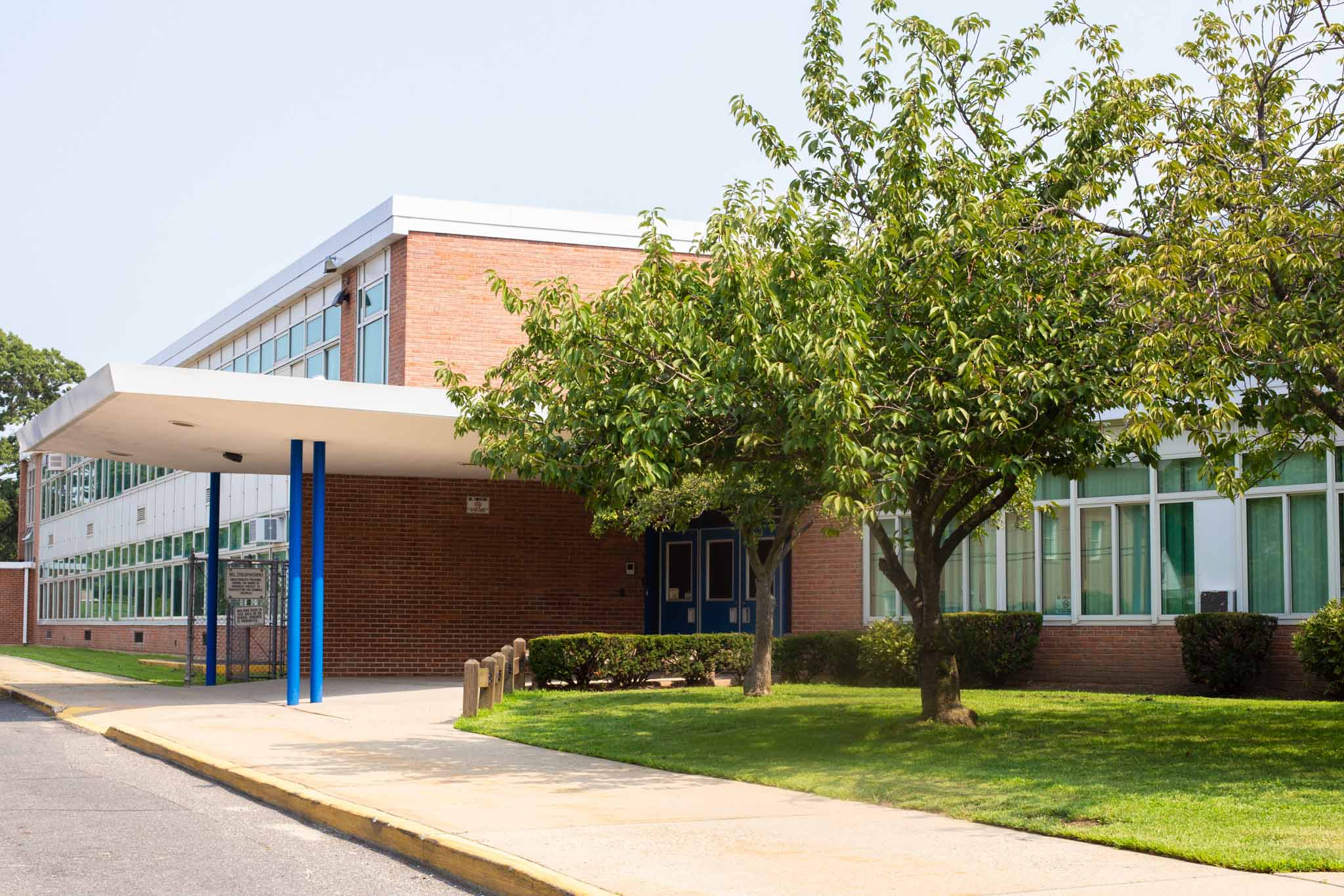 An image of the outside of a school building.