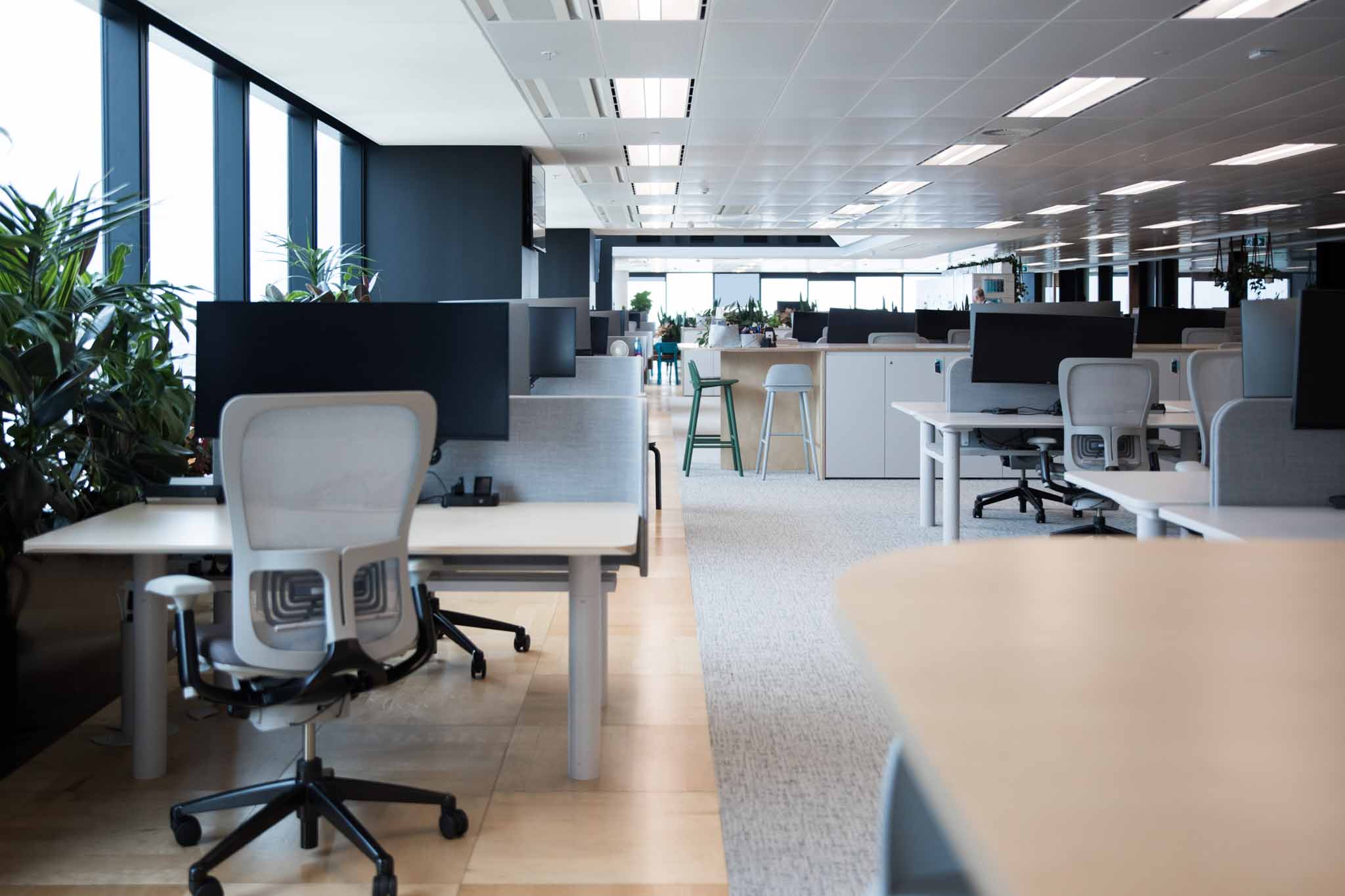 An image of an empty office space.