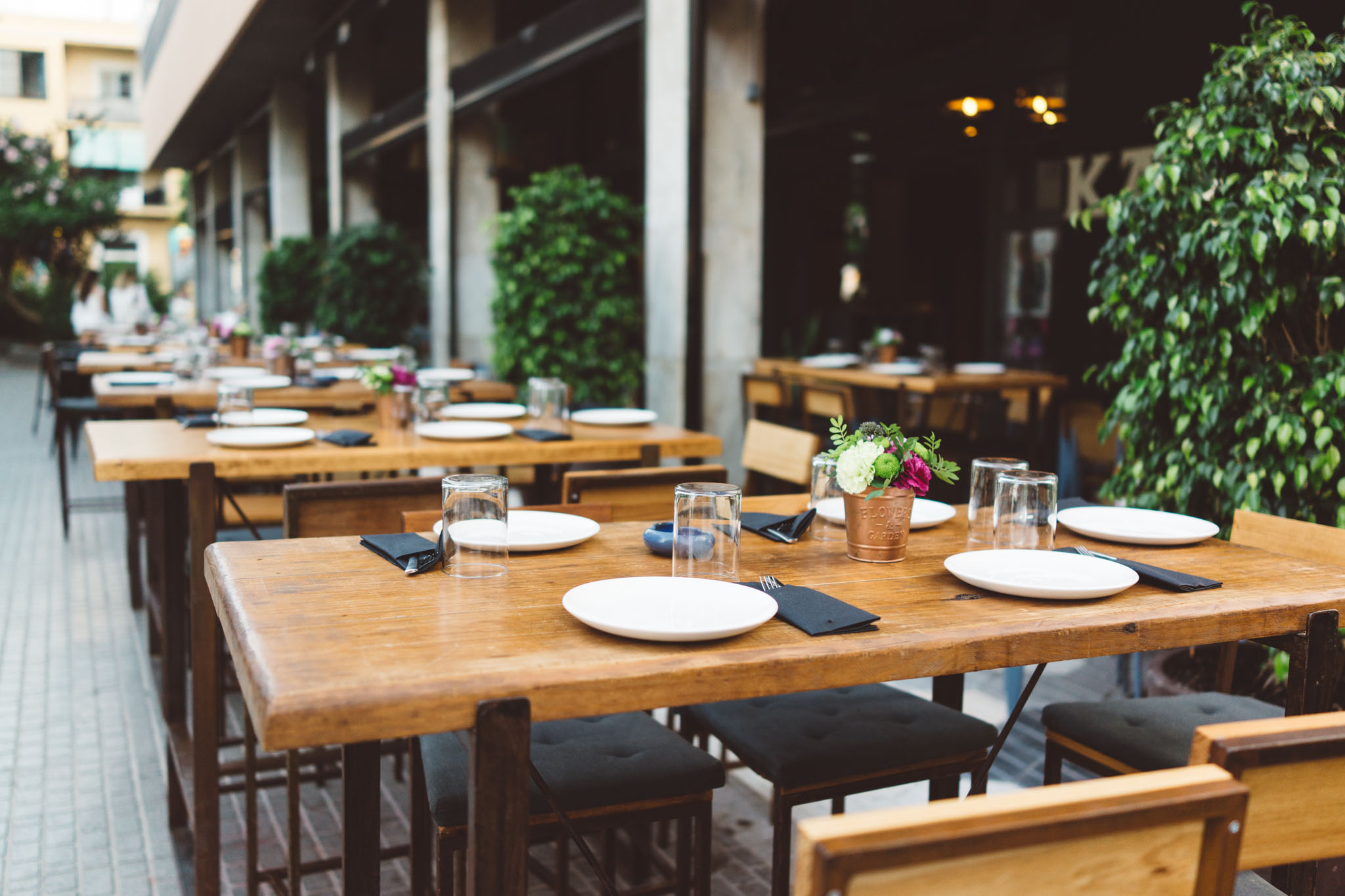 An image of an empty restaurant space - contact GGA Pest Management today for professional pest control for restaurants in Hillsboro, TX.